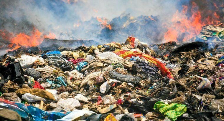 Fast Fashion's Environmental Impact: Who is responsible